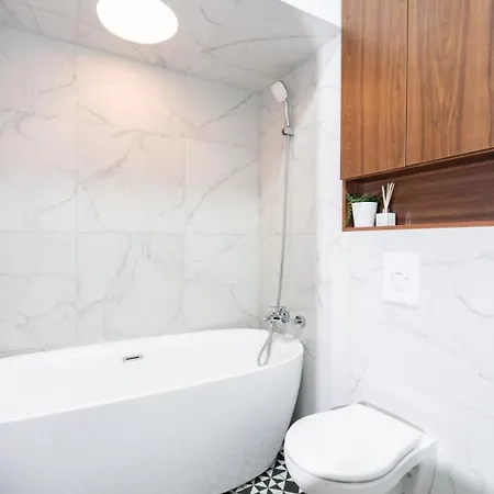 Chic Old Center Apartment