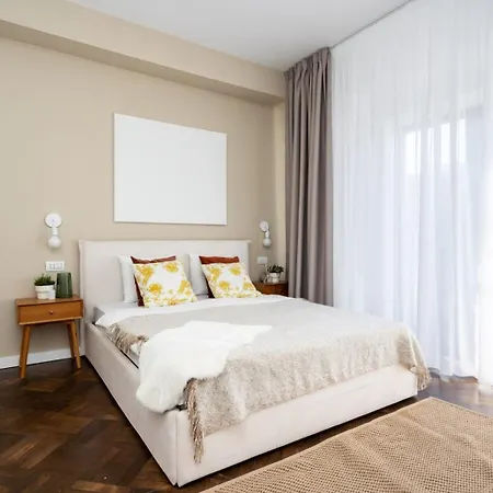 Chic Old Center Apartment *