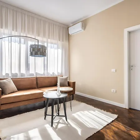 Chic Old Center Apartment *