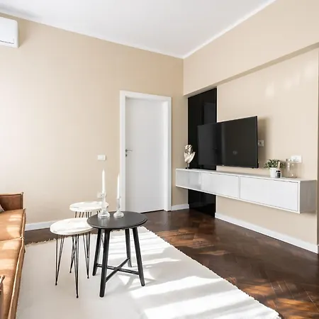 Chic Old Center Apartment